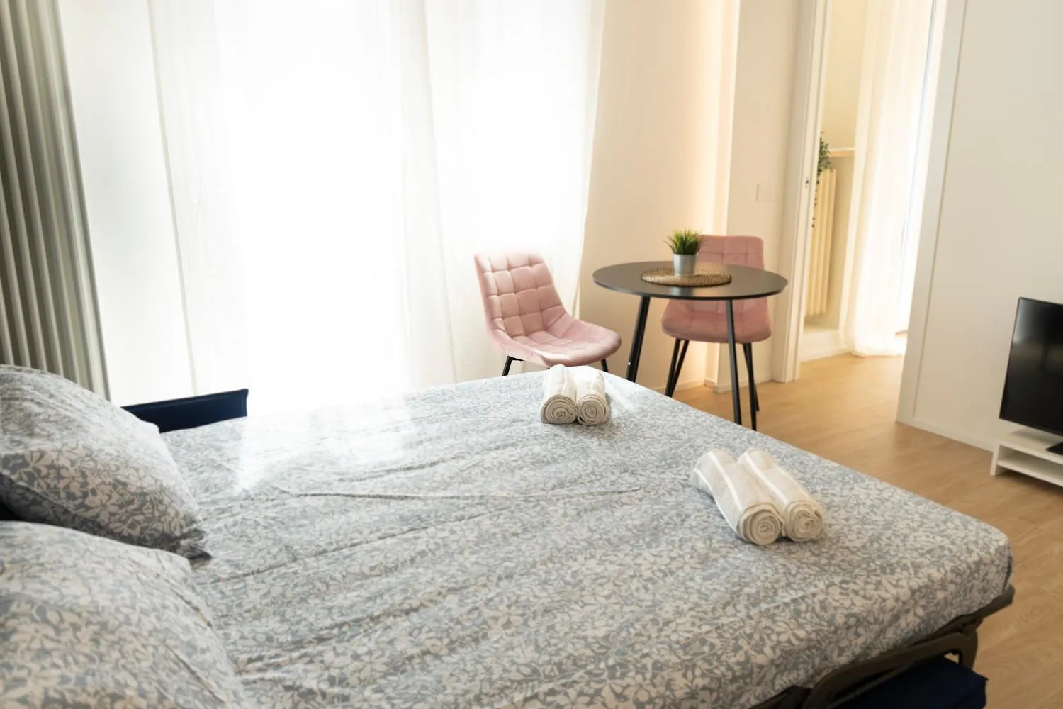 Bos1 - Central Station • New Chic Apartment • Milan 0*,  Italy